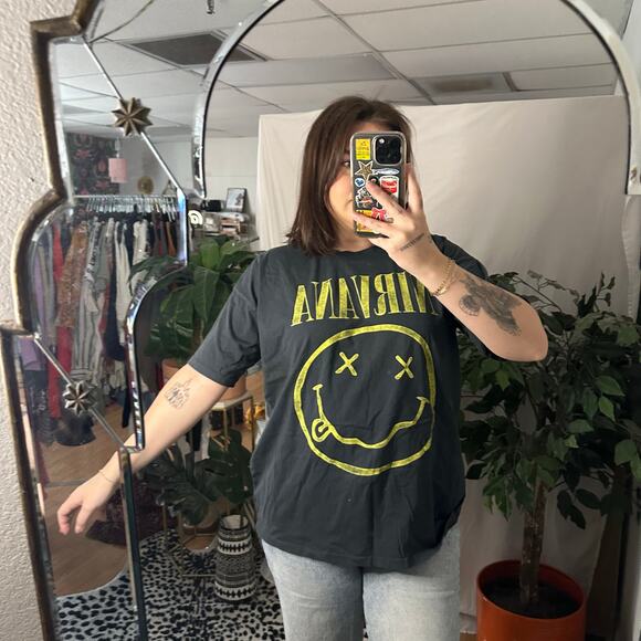 Daydreamer Nirvana Graphic Print Short Sleeve Knit Tee Gray Size Small - Picture 4 of 4